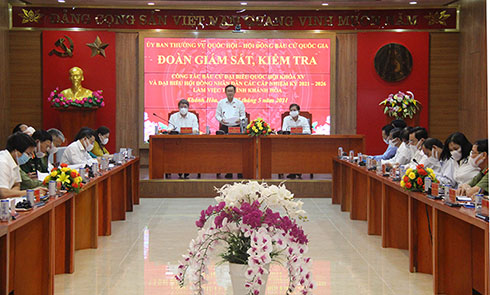 Phó Chủ tịch Quốc hội Đỗ Bá Tỵ giám sát, kiểm tra công tác bầu cử tại Khánh Hòa