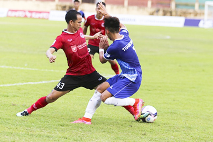 Trận đấu giữa Khánh Hòa FC và Phố Hiến.
