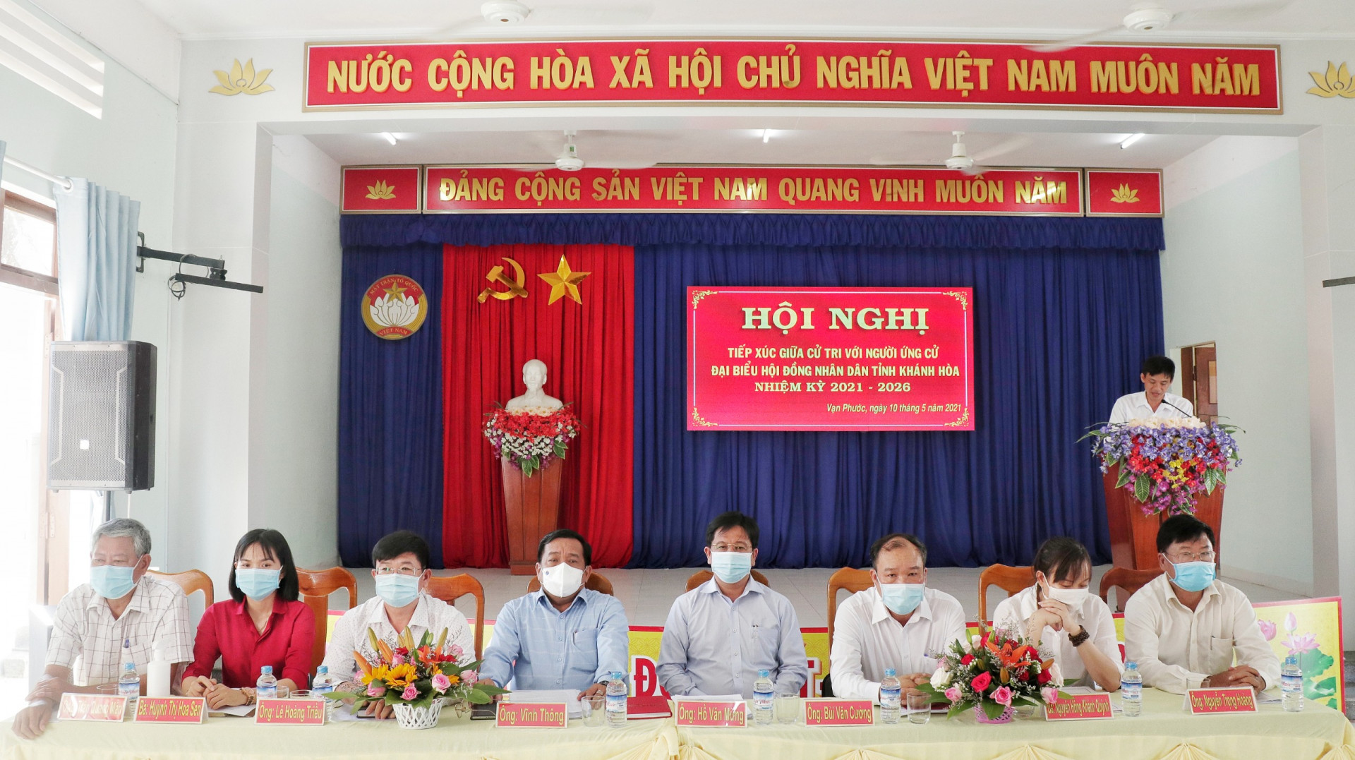 8 ứng cử viên của tổ bầu cử số 8 tiếp xúc cử tri xã Vạn Phước, Vạn Ninh.