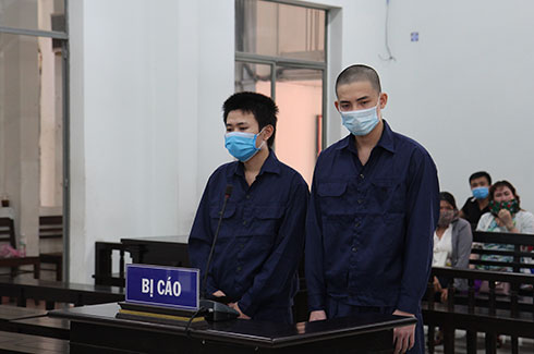 Ném gạch chết người vì… bực cách chạy xe!