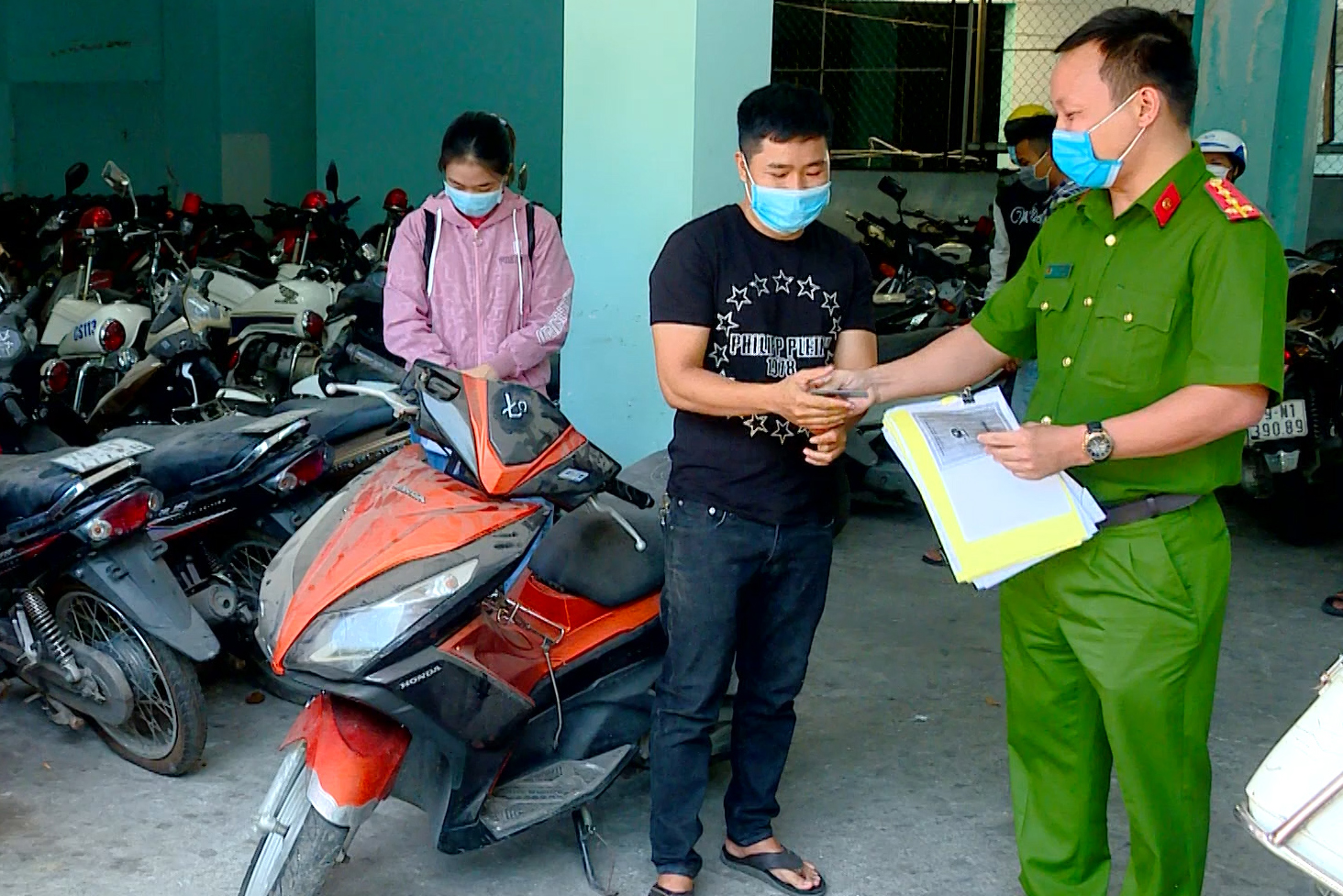 VIDEO Cảnh sát 113 trả lại 14 chiếc xe cho người dân bị mất trộm