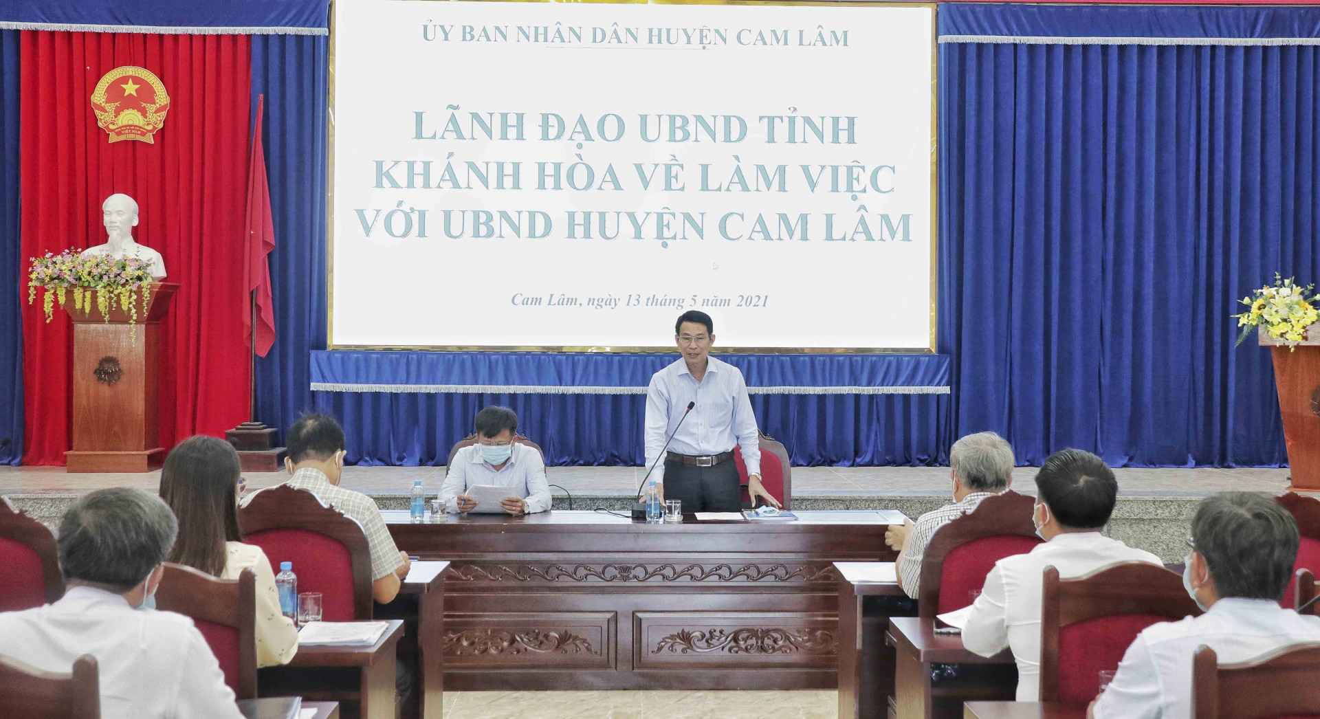 Ông Đinh Văn Thiệu phát biểu chỉ đạo tại buổi làm việc với UBND huyện Cam Lâm.
