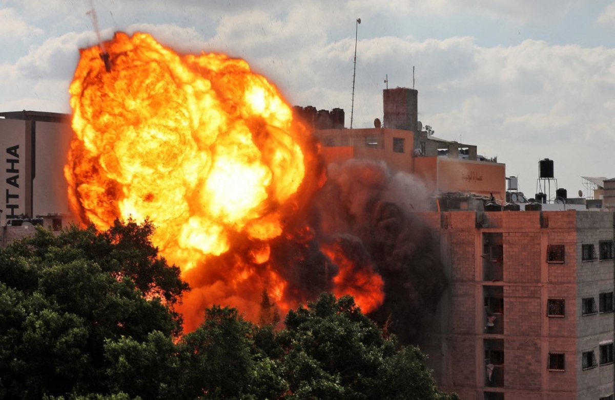 Một tòa nhà tại Gaza bị Israel không kích. Ảnh: AFP