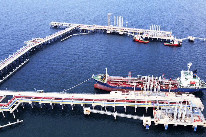 Cảng nước sâu ở Vân Phong rất thuận lợi cho việc tiếp nhận tàu chở LNG.