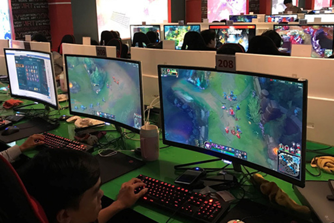 Xử phạt chủ quán Internet 15 triệu đồng vì không tạm dừng hoạt động kinh doanh