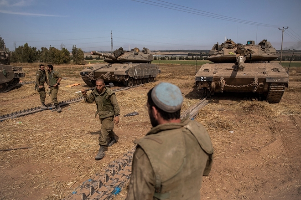 Lực lượng Israel gần biên giới Dải Gaza. (Ảnh: New York Times)