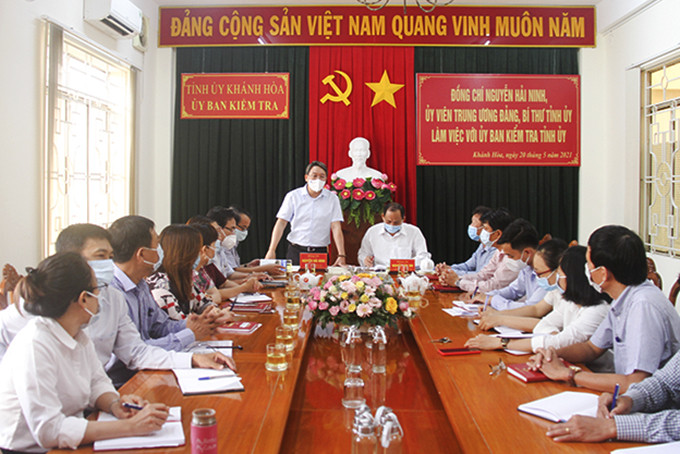 Quang cảnh buổi làm việc.