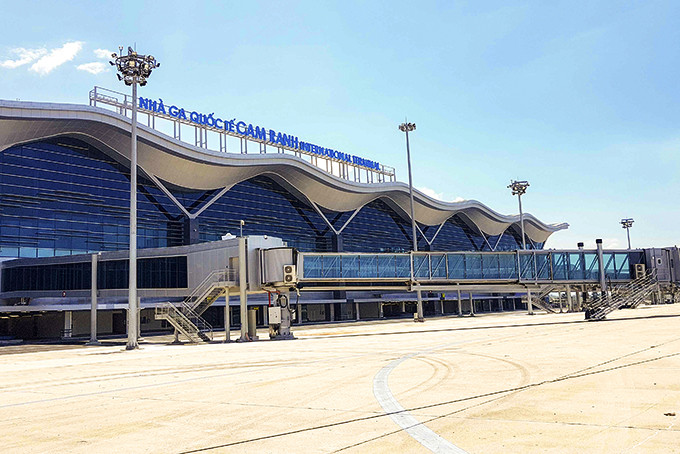  Nhà ga Quốc tế Cam Ranh được đầu tư  trang thiết bị hiện đại phục vụ hành khách.