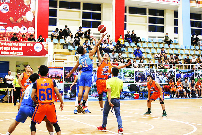 Một giải bóng rổ phong trào của Trường Đại học Nha Trang.
