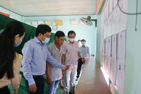 Cũng tại khu vực bầu cử số 4 thuộc xã Cam An Nam, địa phương cần sớm bố trí vách ngăn tại nơi ghi phiếu của cử tri