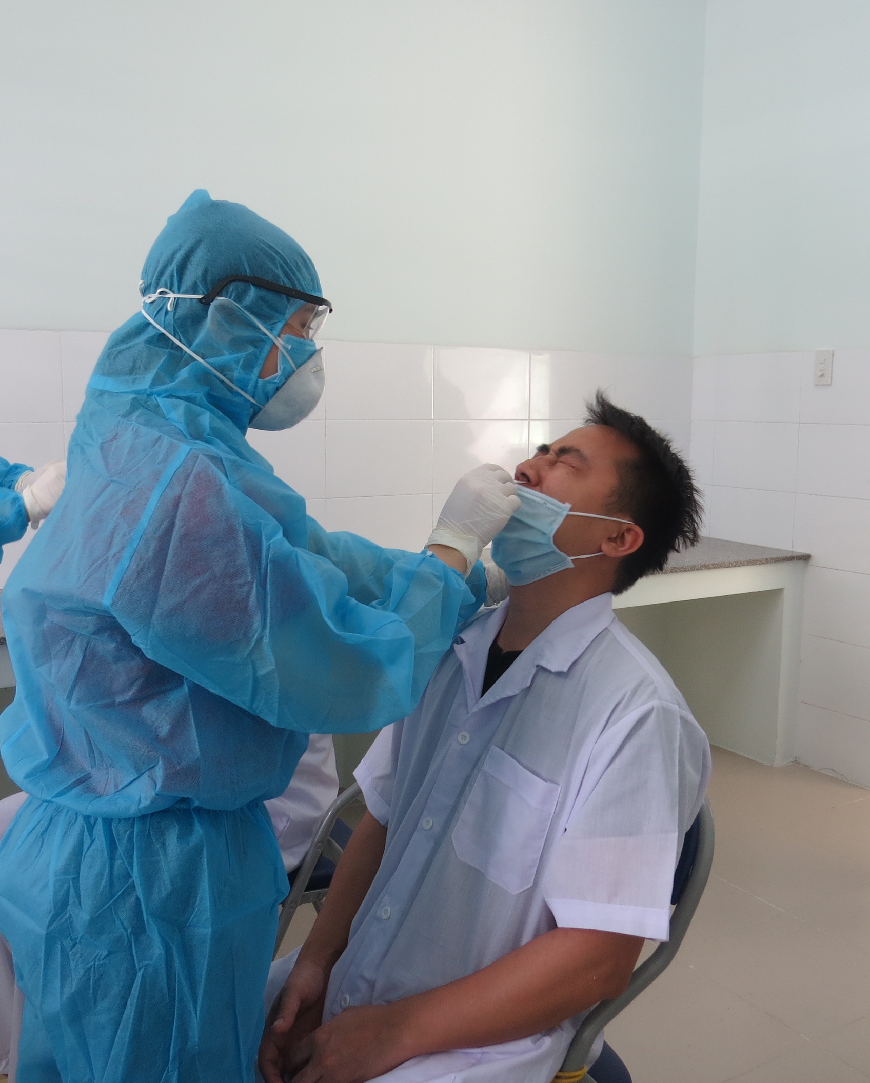 Quản lý, theo dõi, cách ly hơn 2.100 người về từ vùng dịch