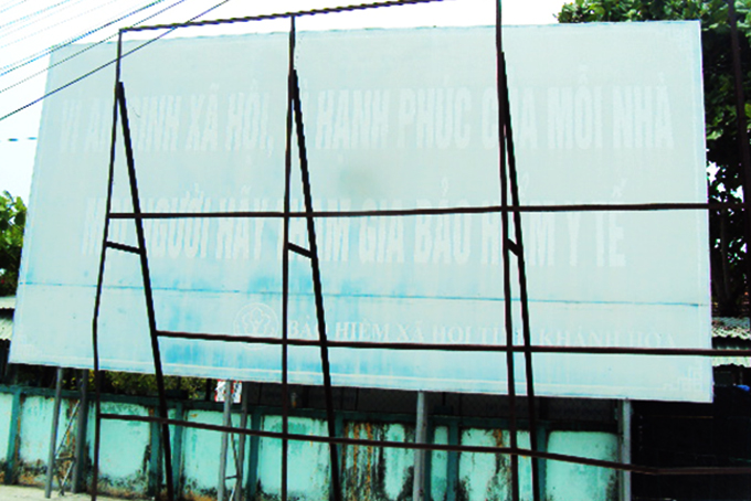 Cần làm mới pa nô tuyên truyền