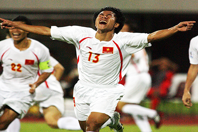 Quang Hải với màn ăn mừng bàn thắng duy nhất vào lưới Singapore trận bán kết AFF Cup 2008. Nguồn: Internet
