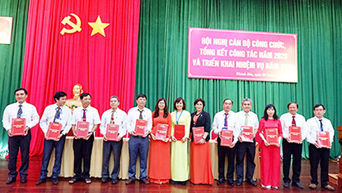 Hội nghị ký kết giao ước thi đua năm 2021 tại Kho bạc Nhà nước Khánh Hòa.