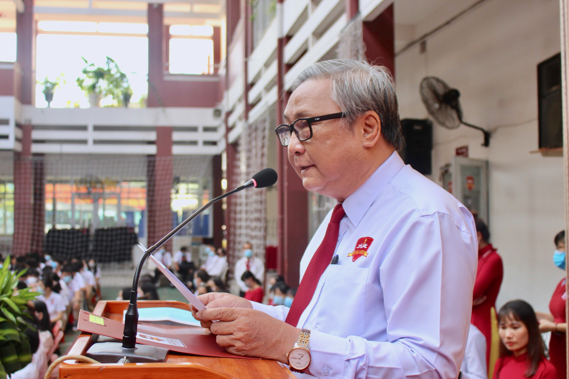 Thầy Phạm Hữu Bình – Hiệu trưởng Trường iSchool Nha Trang phát biểu trong buổi tổng kết.