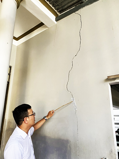 Xây dựng công trình gây hư hỏng nhà lân cận: Còn vướng mắc trong việc xử lý