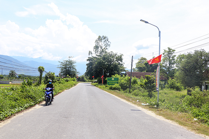 Xã Diên Đồng: Thắp sáng đường quê bằng "năng lượng xanh"