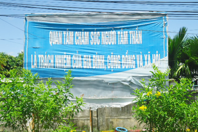 Cần thay mới pa nô tuyên truyền