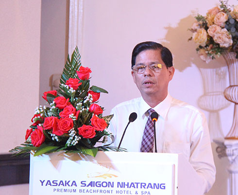 Ông Nguyễn Tấn Tuân phát biểu tại cuộc họp báo