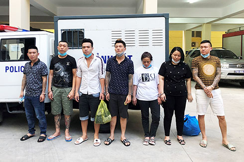 Bắt khẩn cấp 7 đối tượng giữ người trái pháp luật