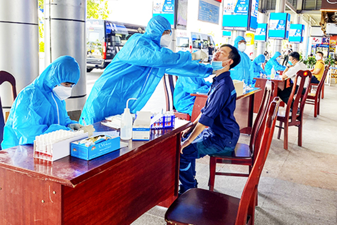Cảng Hàng không quốc tế Cam Ranh: Lấy mẫu sàng lọc Covid-19 ngẫu nhiên