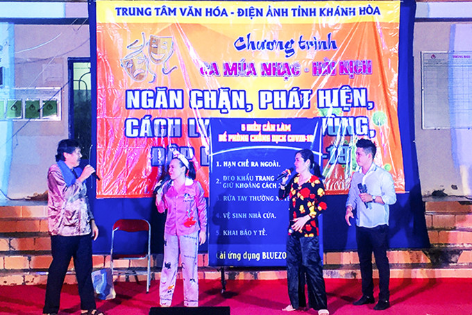 Roving music group of Khanh Hoa’s Center of Culture and Cinema propagating COVID-19 prevention and control