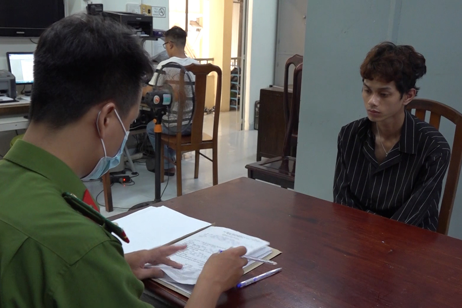 VIDEO: Bắt 2 đối tượng mua bán trái phép chất ma túy