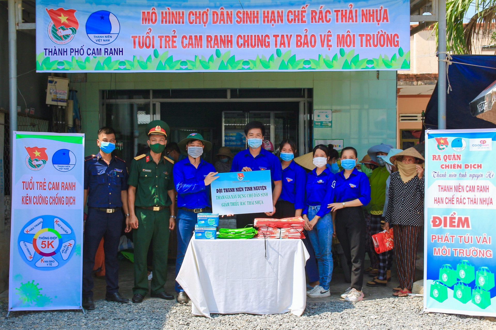 Triển khai mô hình  "Chợ dân sinh nói không với rác thải nhựa " tại chợ dân sinh xã Cam Thành Nam