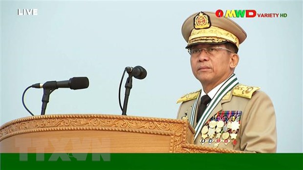 Thống tướng Min Aung Hlaing phát biểu tại một cuộc họp ở Naypyidaw ngày 27/3/2021. (Ảnh: AFP/TTXVN)