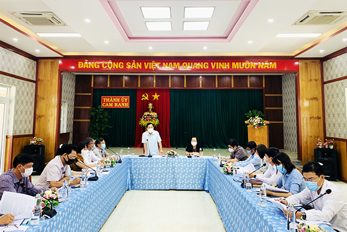 Phó Bí thư Tỉnh ủy Hà Quốc Trị: Cam Ranh cần đẩy mạnh phát triển đảng trong đơn vị kinh tế tư nhân