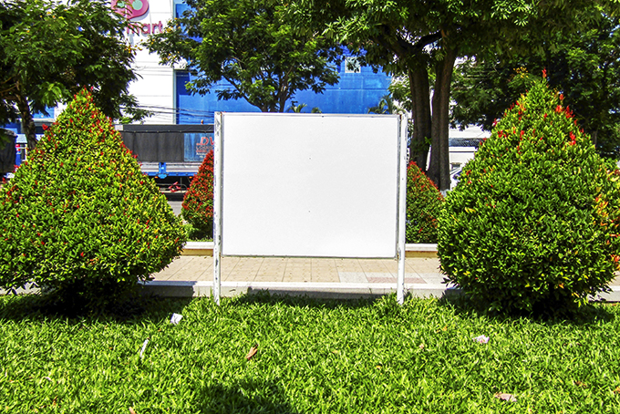 Cần thay mới các bảng nội quy công viên