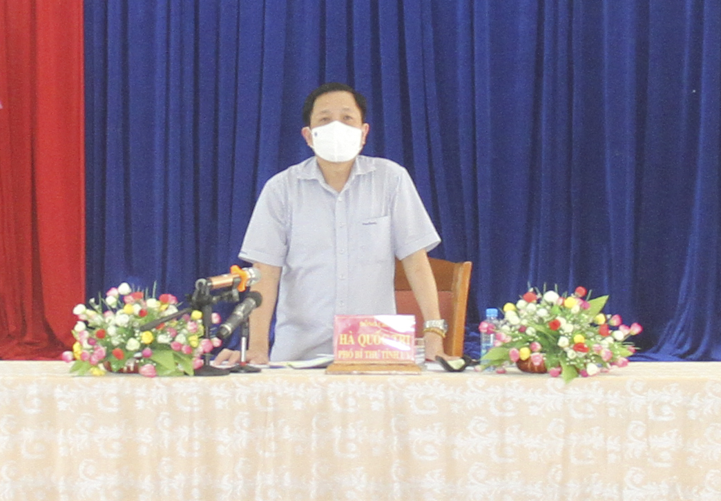 Phó Bí thư Tỉnh ủy Hà Quốc Trị phát biểu trong buổi làm việc với Huyện ủy Cam Lâm