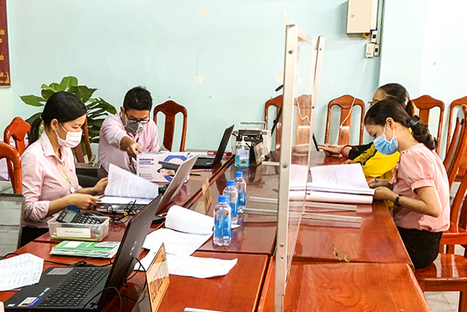 Giao dịch lưu động của Ngân hàng Chính sách xã hội tại xã Diên Thạnh (huyện Diên Khánh).