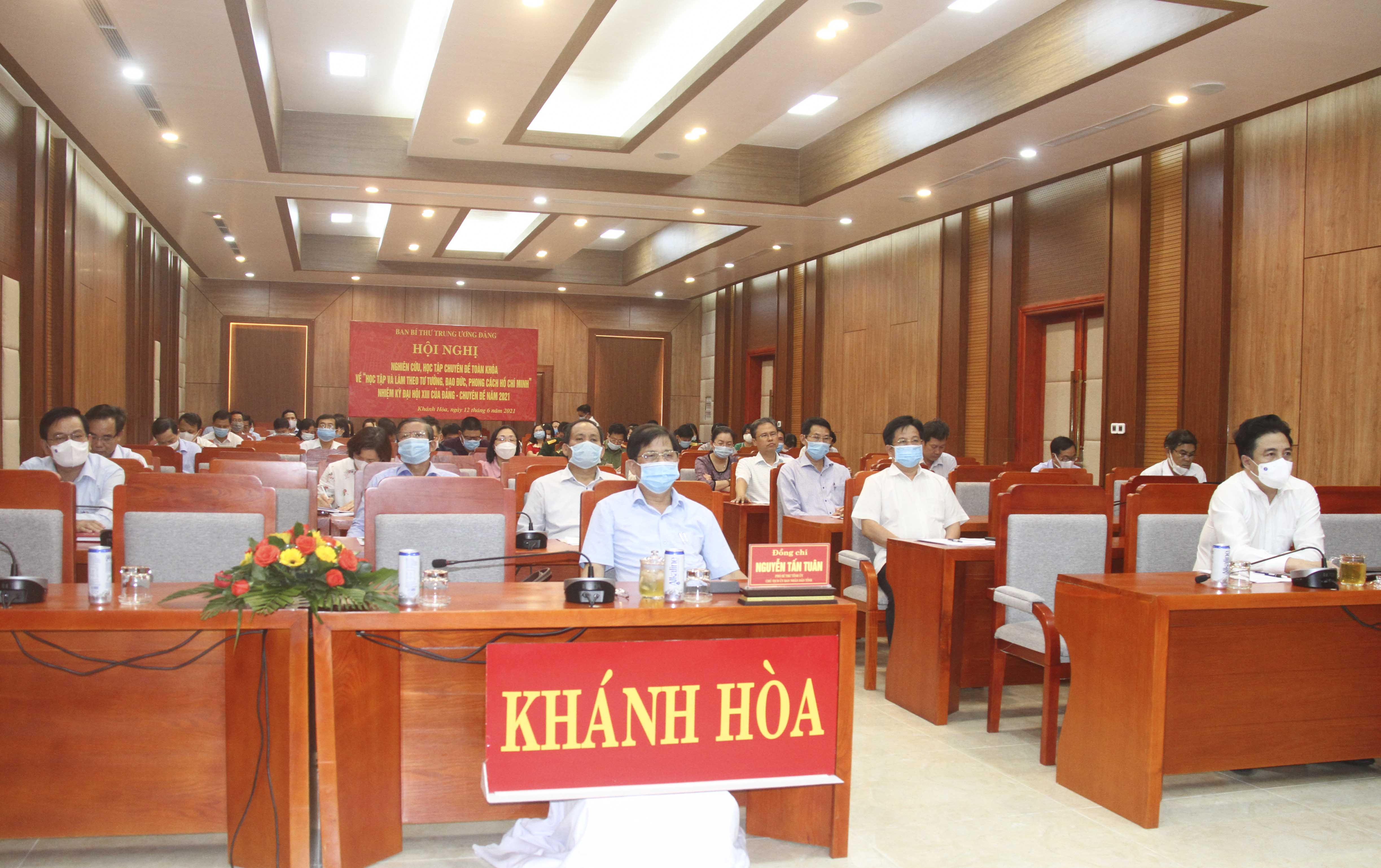 Quán triệt chuyên đề học tập và làm theo Bác về ý chí tự lực, tự cường và khát vọng phát triển đất nước