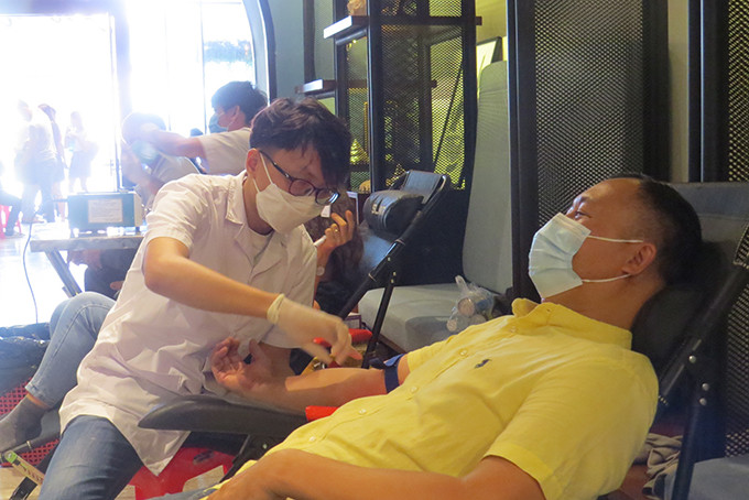 Người dân TP. Nha Trang tham gia hiến máu tình nguyện