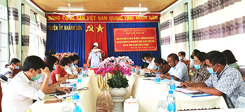 Ông Hà Quốc Trị phát biểu chỉ đạo tại buổi làm việc với Huyện ủy Khánh Sơn.