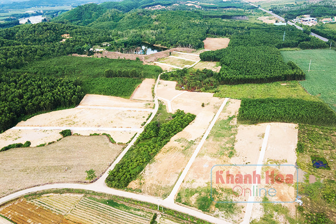  Thời gian tới, UBND huyện Khánh Vĩnh sẽ siết chặt việc xin hiến đất làm đường, tăng cường công tác quản lý đất đai.