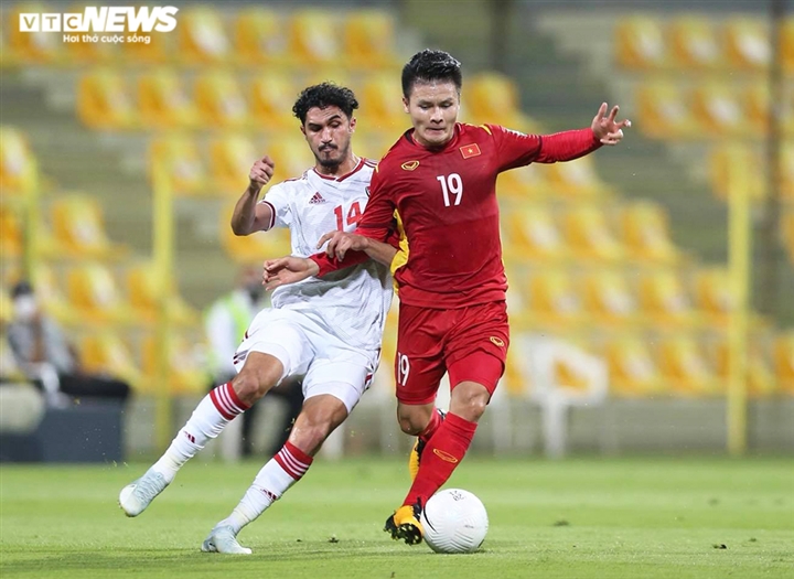 Vietnam play defensively in the first half (Photo: L.T)