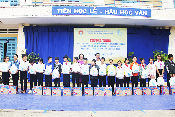 Chung tay chăm lo cho trẻ em