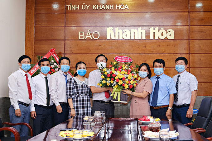Thường trực HĐND tỉnh Khánh Hòa thăm, chúc mừng Báo Khánh Hòa
