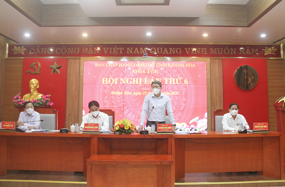  Bí thư Tỉnh ủy Nguyễn Hải Ninh cùng các vị trong Thường trực Tỉnh ủy chủ trì Hội nghị 
