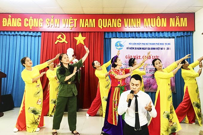 Hội Liên hiệp Phụ nữ TP. Nha Trang tổ chức giao lưu văn nghệ  gặp mặt Kỷ niệm ngày Gia đình Việt Nam năm 2021. 