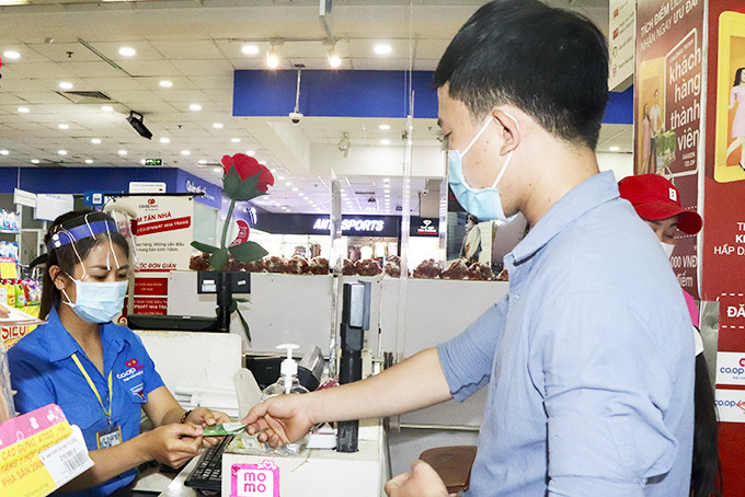 A customer paying by card at Coopmart Nha Trang
