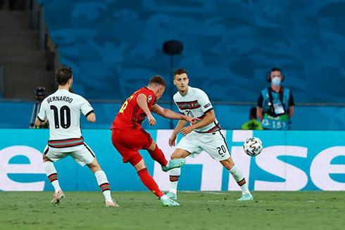 Thorgan Hazard đã ghi bàn thắng quyết định giúp đội tuyển Bỉ vượt qua đội tuyển Bồ Đào Nha để có mặt ở trận tứ kết Euro 2020.