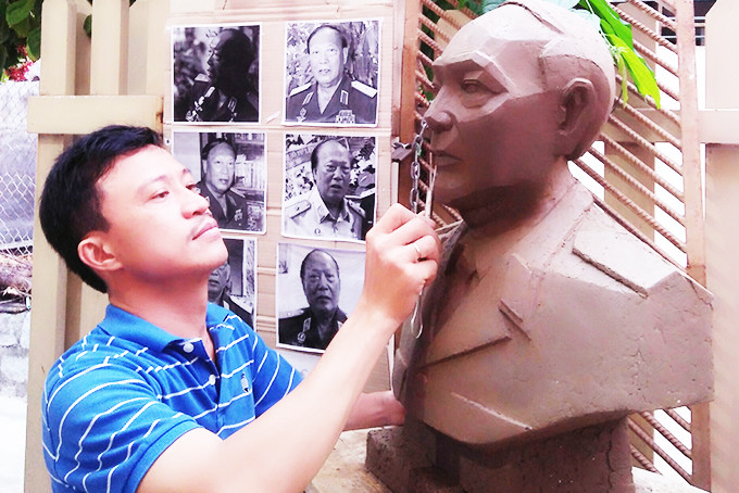 Sculptor Ngo Van Thanh making a portrait