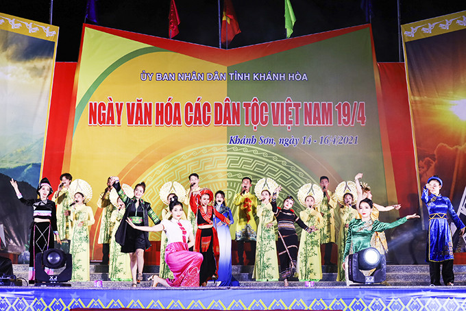 Chương trình Ngày Văn hóa các dân tộc Việt Nam tại huyện Khánh Sơn được tổ chức thành công.  (Hoạt động diễn ra từ ngày 14 đến 16-4-2021)