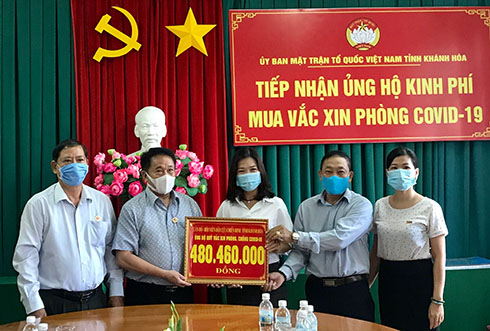 Tiếp nhận hơn 870 triệu đồng ủng hộ mua vắc xin phòng Covid-19