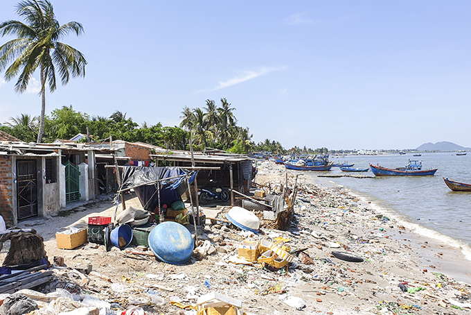 Kè bờ biển thị trấn Vạn Giã: Người dân mong sớm xây dựng hoàn chỉnh