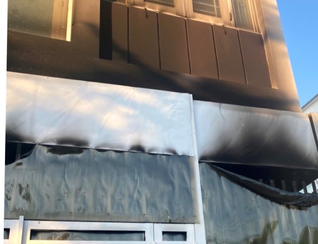 Một căn nhà bị kẻ xấu phóng hỏa lúc nửa đêm