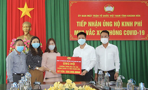 Tiếp nhận 1,34 tỷ đồng ủng hộ mua vắc xin phòng Covid-19